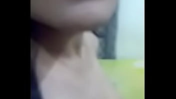 Curvy Indian Beauty’s Sultry Selfie Tease