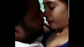Sizzling Desi Wife’s Passionate Kisses And Intimate Romance